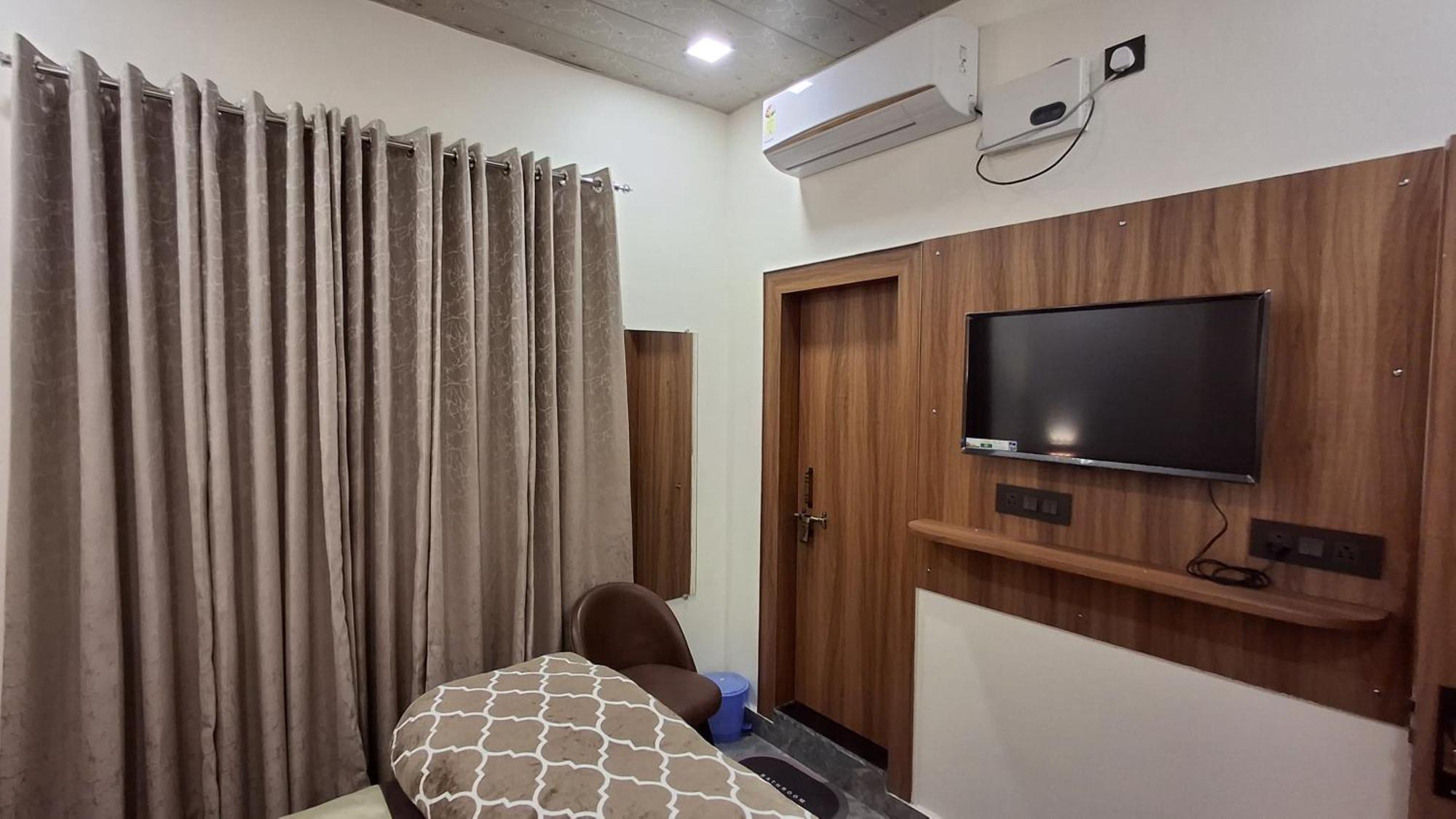 Hotel Shri Harihar Dham Mathura Exterior foto